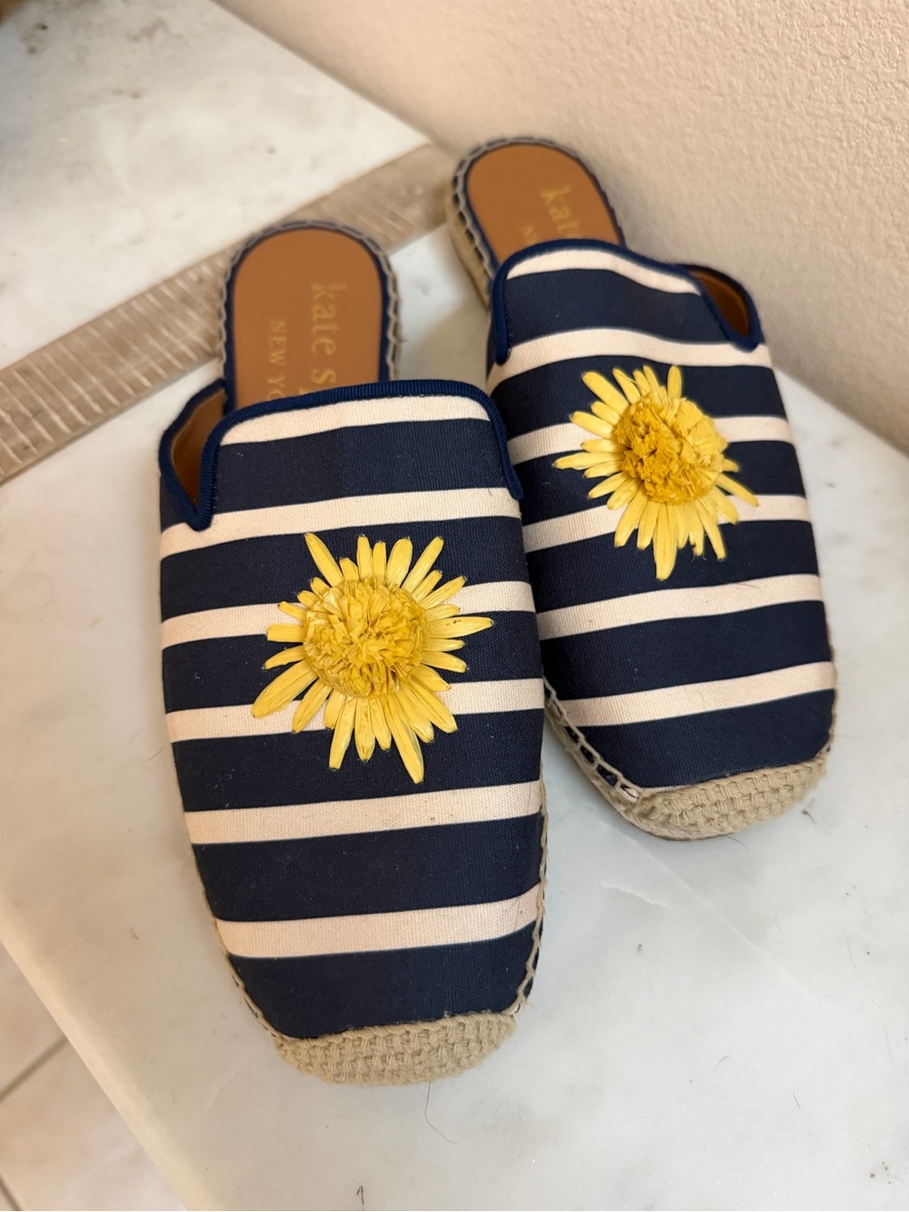 Kate Spade Navy & White Solero Espadrilles Size 8 Yellow Daisies Summer Vacation